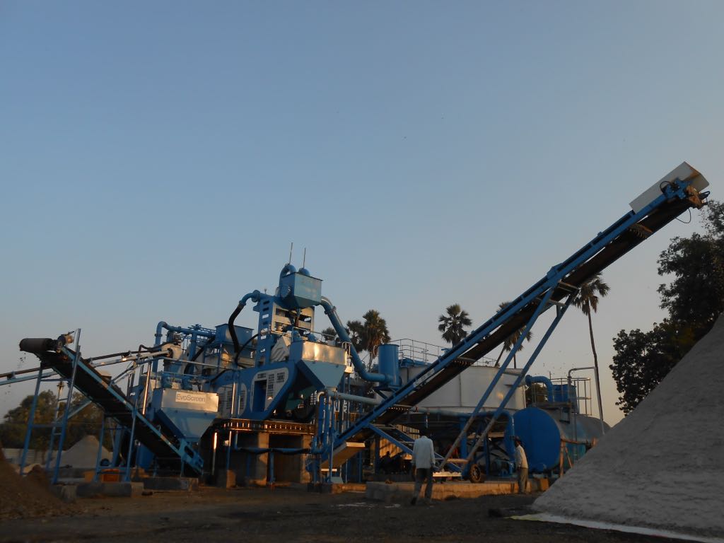 Active silica sand pit at Rajpardi
